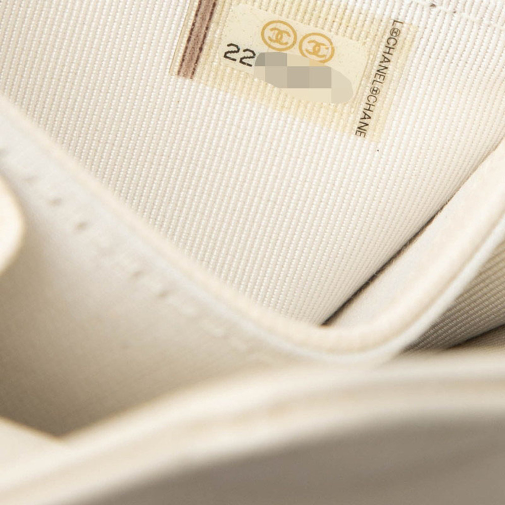 CHANEL White Caviar Leather Logo Wallet - Picture 6 of 7